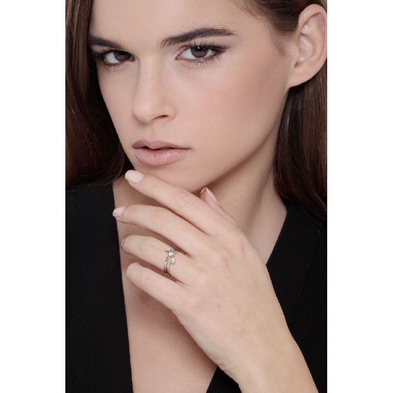 Bague en or blanc 18k avec trois diamants 0,30 ct
