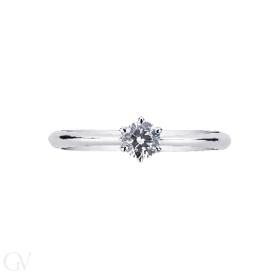 Monture solitaire à six griffes.