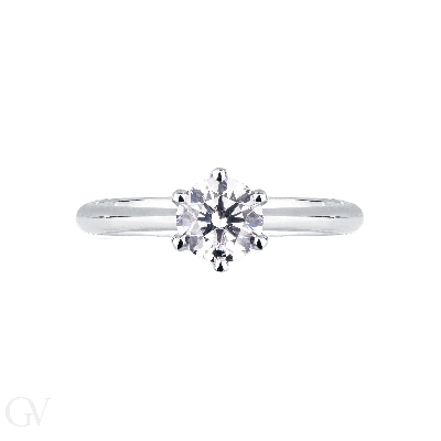 Monture solitaire à six griffes.