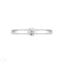 Monture solitaire avec serti clos.