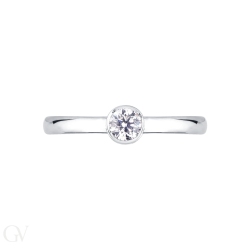 Monture solitaire avec serti clos.