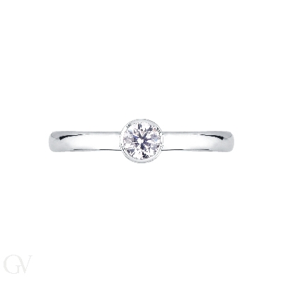 Monture solitaire avec serti clos.