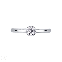 Monture solitaire avec serti clos.