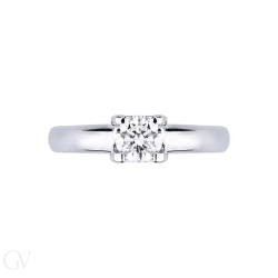 Monture solitaire linéaire à quatre griffes.