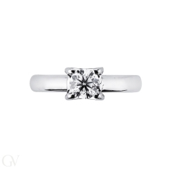 Monture solitaire linéaire à quatre griffes.