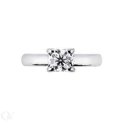 Monture solitaire linéaire à quatre griffes.