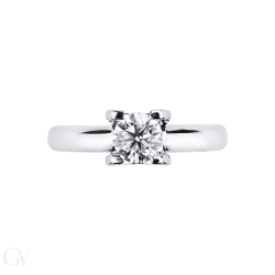 Monture solitaire linéaire à quatre griffes.