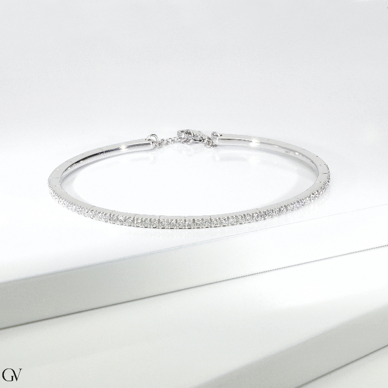 Bracelet en or blanc 18k avec diamants et fermoir sécurisé