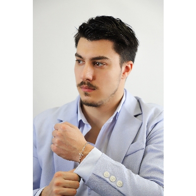 Bracelet en or blanc 18 carats avec croix en diamants