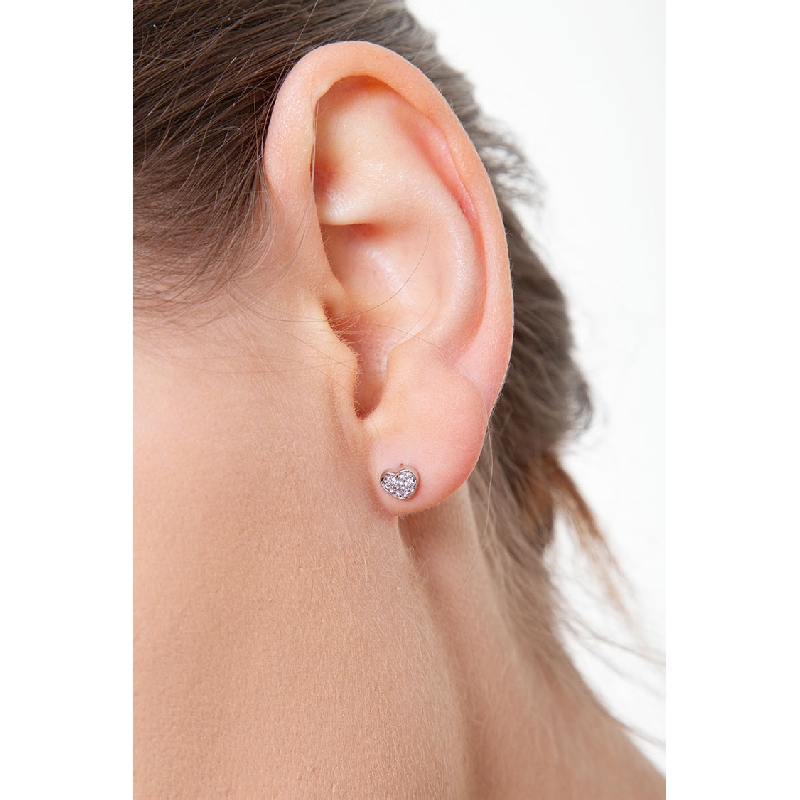 Boucles d’oreilles cœur en or blanc 18k avec zirconiums