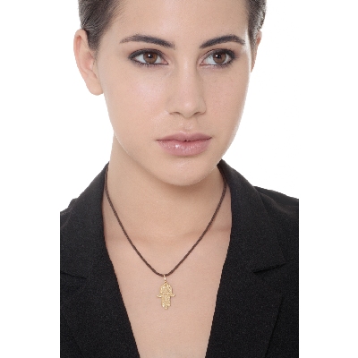 Pendentif en or jaune 18k représente la main de Khamsa