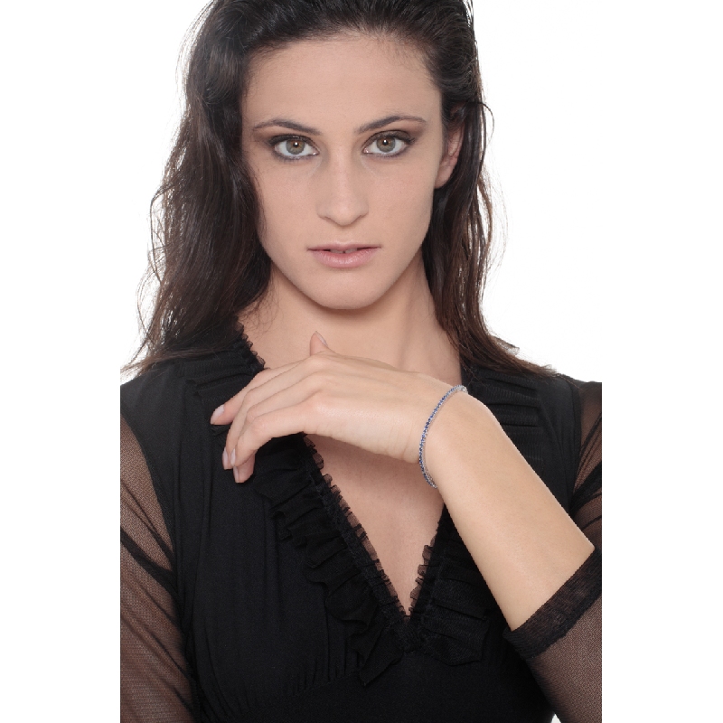 Bracelet Tennis en or blanc 18k avec saphirs bleus Bracelet Tennis en or blanc 18k avec saphirs bleus