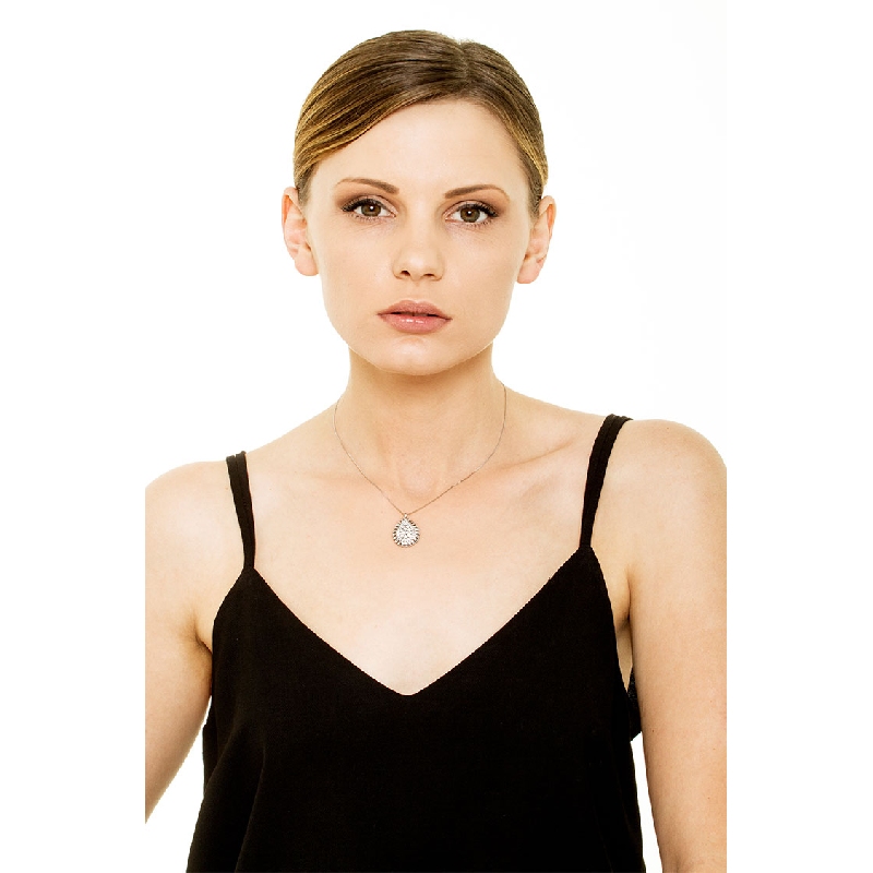 Collier femme goutte en or blanc 18k avec pendentif en diamant