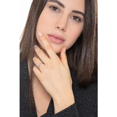 Bague solitaire à griffes en or blanc 18ct avec diamant 0,90 carats