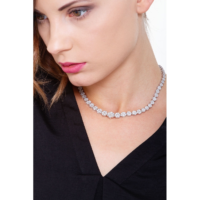 Collier illusion échelonné or blanc 18 carats avec diamants  Collier illusion échelonné or blanc 18 carats avec diamants