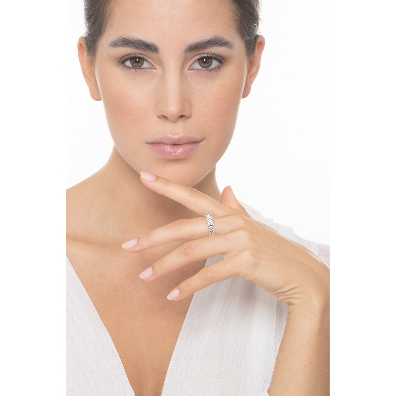 Bague demi-alliance en or blanc 18k avec diamants Bague demi-alliance en or blanc 18k avec diamants