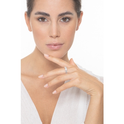 Bague demi-alliance en or blanc 18k avec diamants