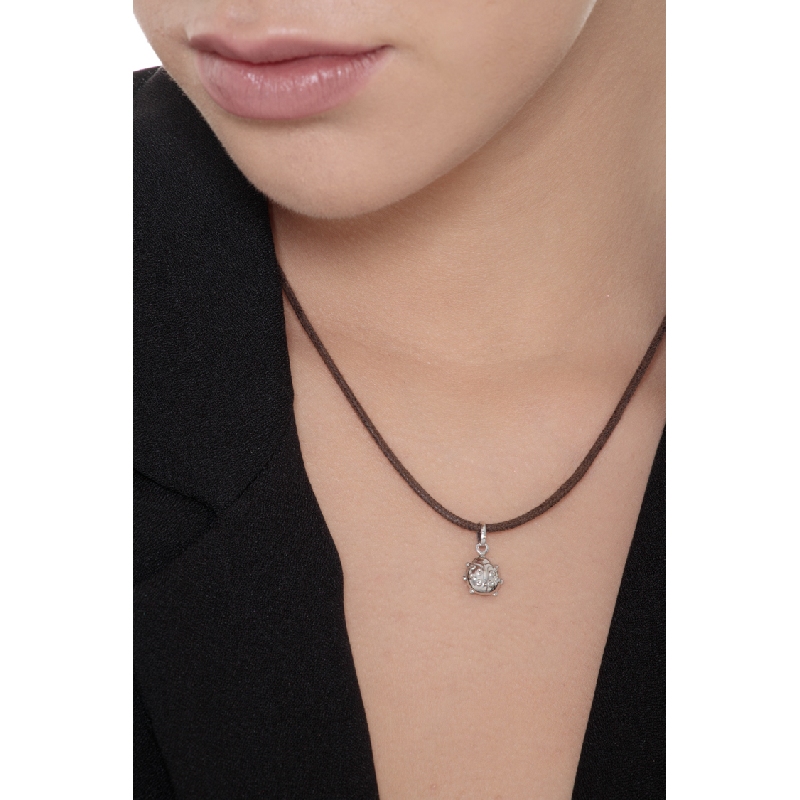 Pendentif en or blanc 18K coccinelle, 1 cm Pendentif en or blanc 18K coccinelle, 1 cm