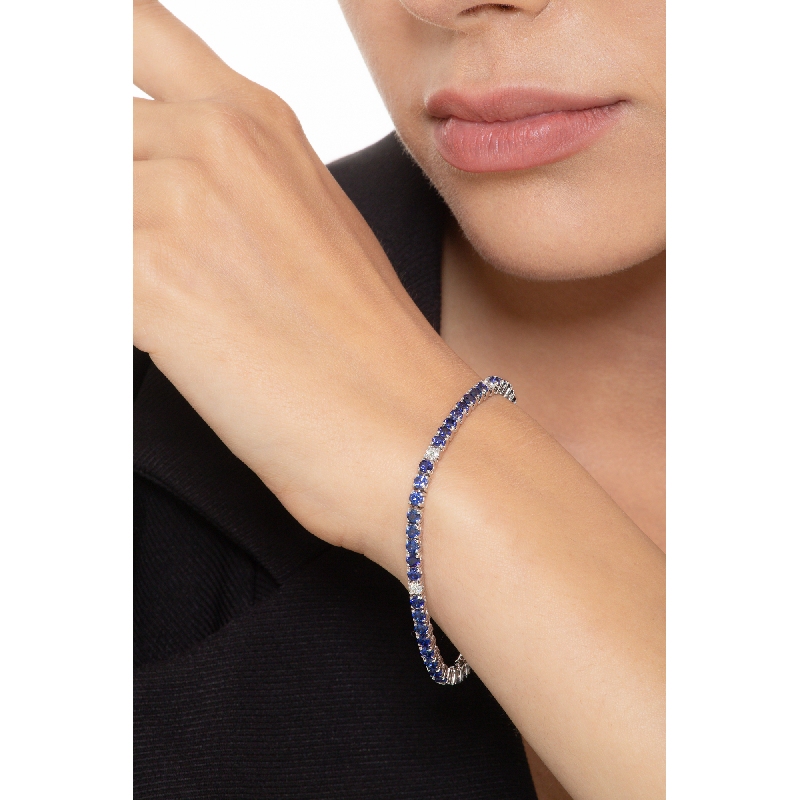Bracelet tennis à fil en or blanc 18k avec saphirs bleus et diamants