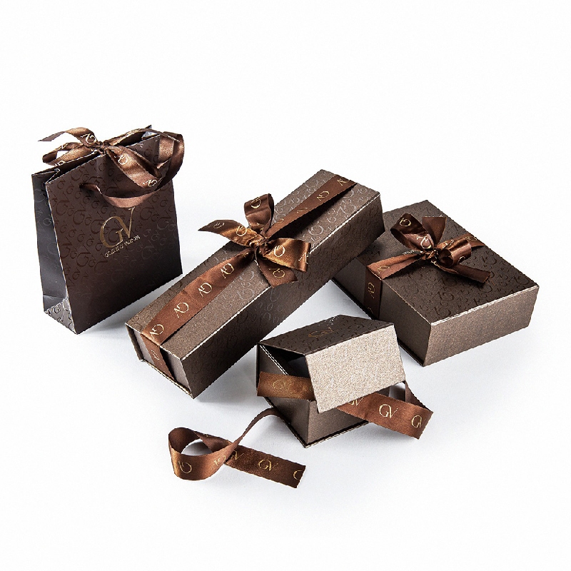 Bracelet pour Fille en Or Jaune 18k avec Plaque et Cœurs 