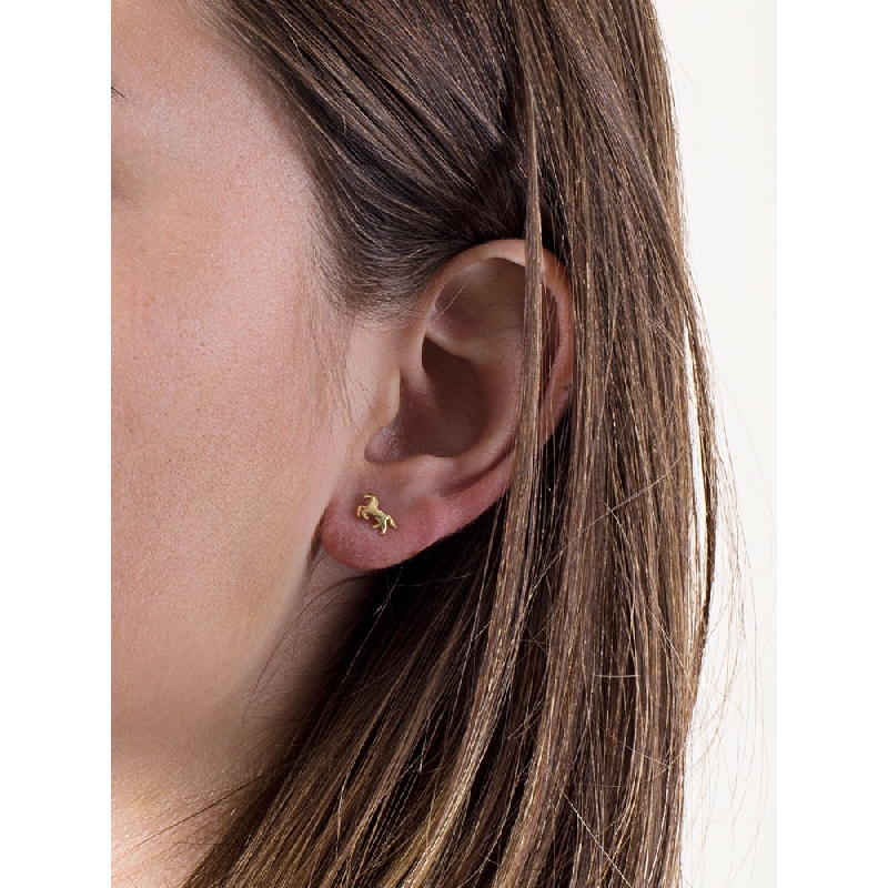 Boucles d'oreilles en or jaune 18k avec petit cheval. Boucles d'oreilles en or jaune 18k avec petit cheval.
