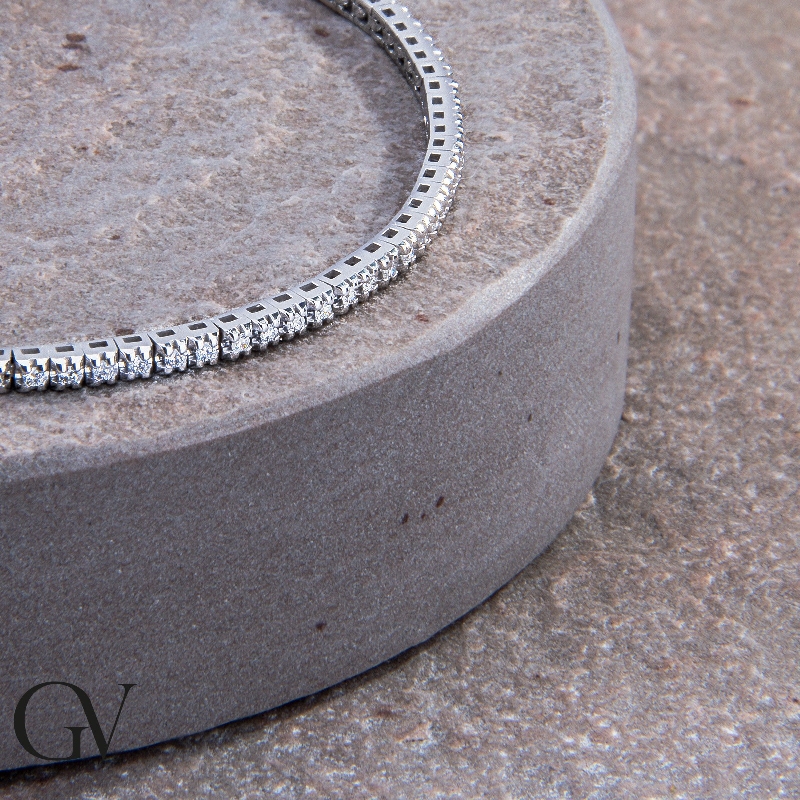 Bracelet tennis en or blanc 18k avec diamants  Bracelet tennis en or blanc 18k avec diamants