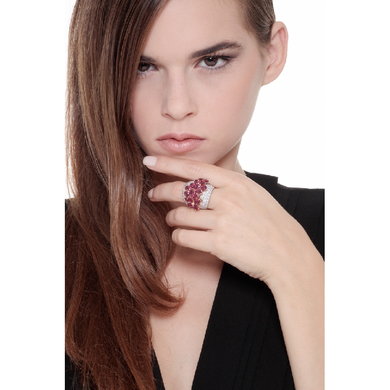 Bague fleurs de rubis pour femme en or blanc 18k et diamants Bague fleurs de rubis pour femme en or blanc 18k et diamants