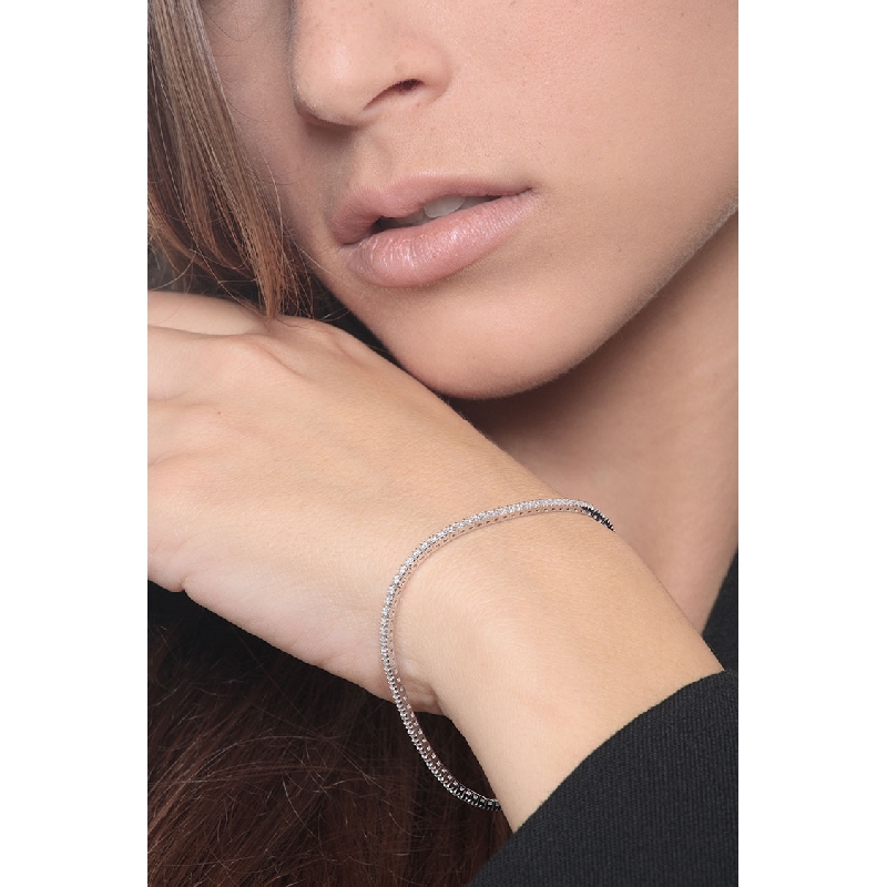 Bracelet tennis en or blanc 18k avec diamants  Bracelet tennis en or blanc 18k avec diamants