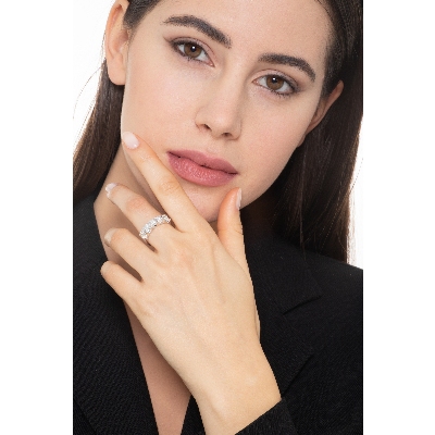 Bague en or blanc 18k avec cinq diamants 1.70 ct