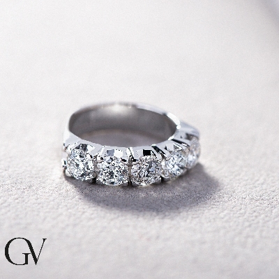 Bague Alliance 5 pierres en or blanc 18k avec diamants 2,50 ct