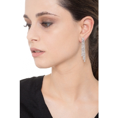 Boucles d'oreilles rivière à trois rangées en or blanc 18k et diamants