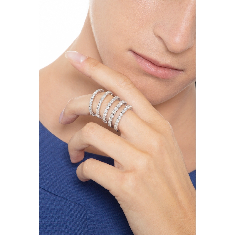 Bague design en or blanc 18k et diamants Bague design en or blanc 18k et diamants