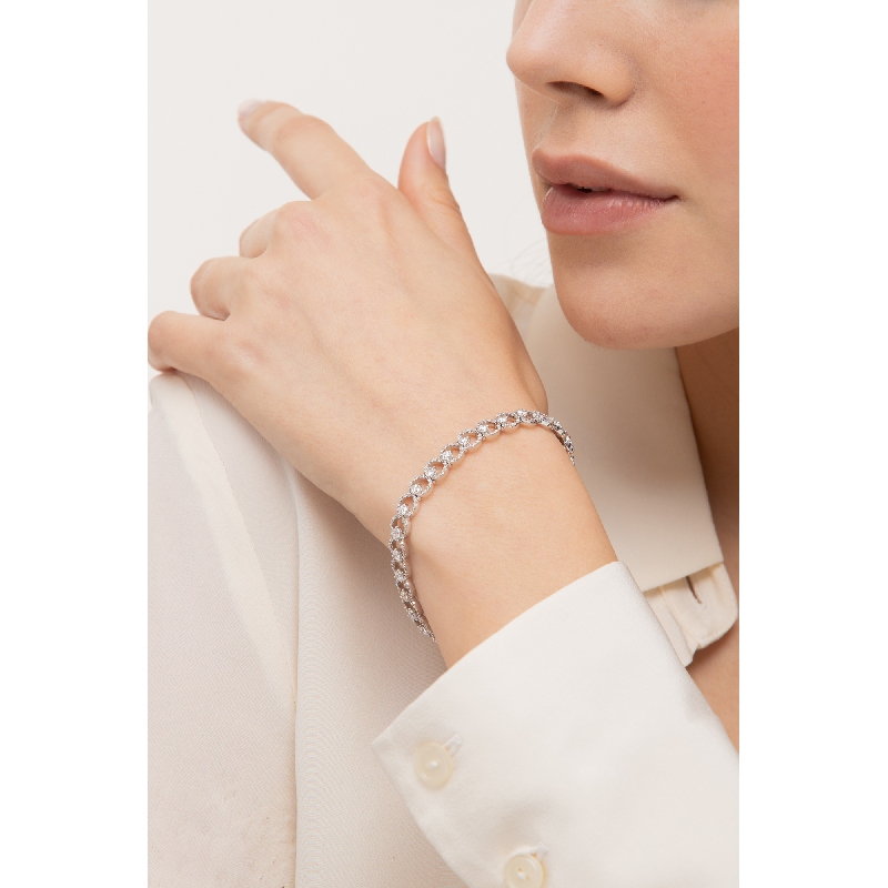 Bracelet femme design en or blanc 18k avec diamants 