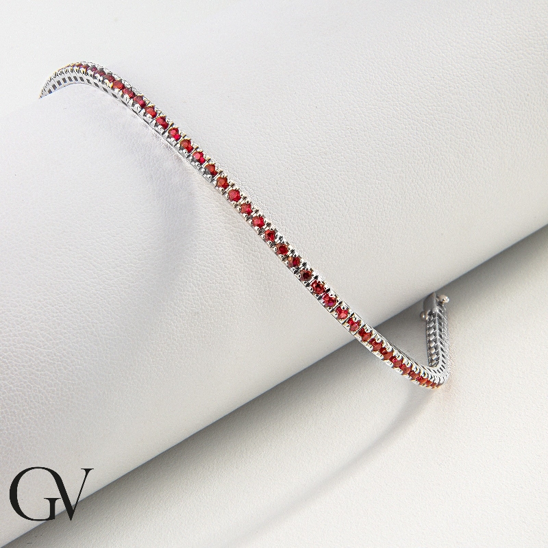 Bracelet tennis a griffes en or blanc 18k serti de rubis femme Bracelet tennis a griffes en or blanc 18k serti de rubis femme
