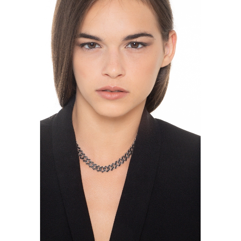 Collier en maille gourmette en or blanc 18 carats avec des diamants noirs. Extrémités brunies.