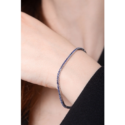 Bracelet  en or blanc 18k Tennis avec saphirs bleus