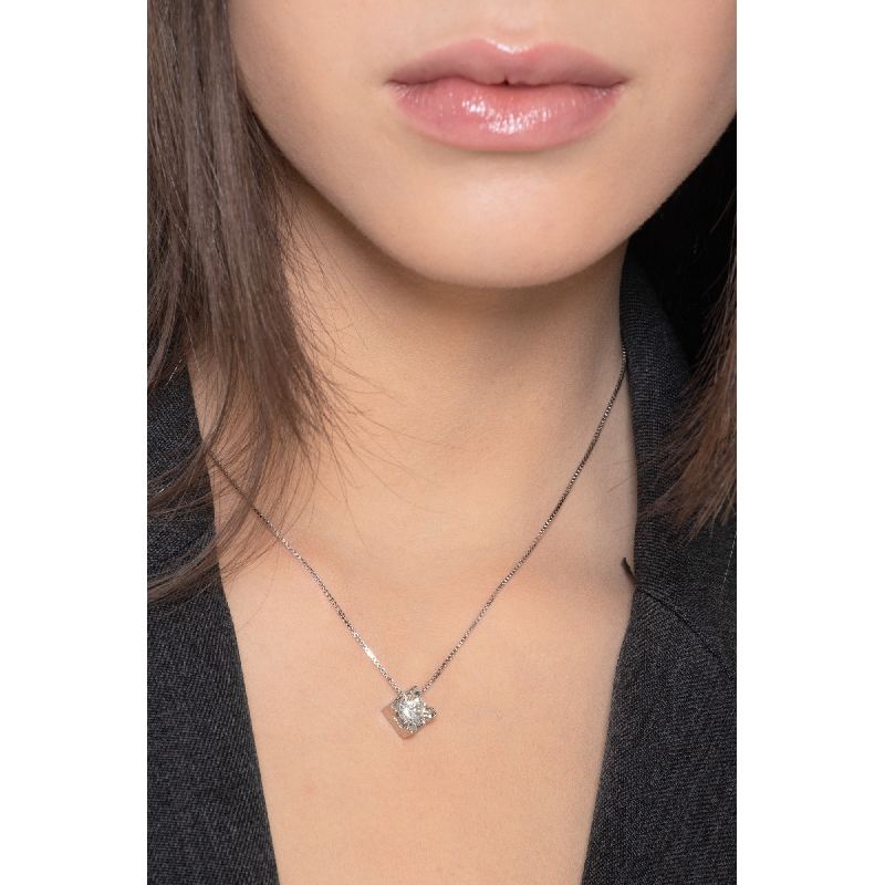 Collier en or blanc avec diamant 1.00 ct Collier en or blanc avec diamant 1.00 ct