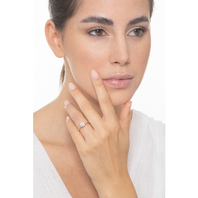 Bague solitaire linéaire en or blanc 18ct avec diamant 1 carat