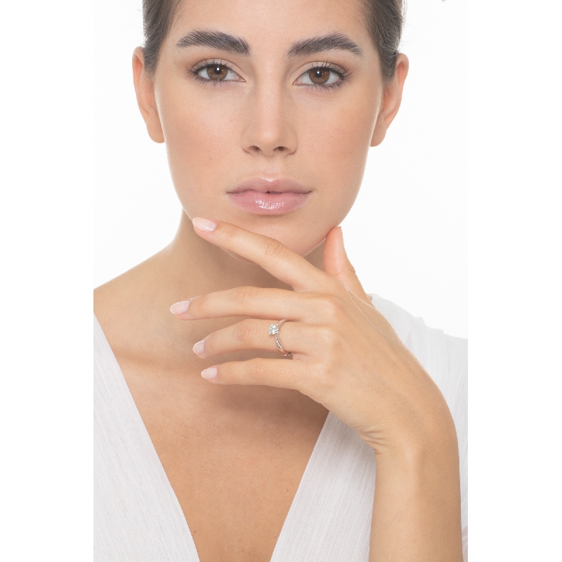 Bague en or blanc 18k avec diamant 0,90 carats