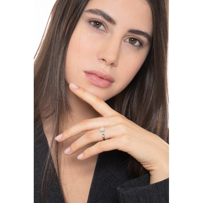 Bague solitaire avec diamant 0.90 carat en or blanc 18Kt Bague solitaire avec diamant 0.90 carat en or blanc 18Kt