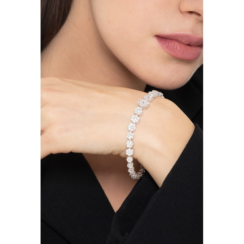 Bracelet fleurs Illusion en or blanc 18k serti de diamants Bracelet fleurs Illusion en or blanc 18k serti de diamants
