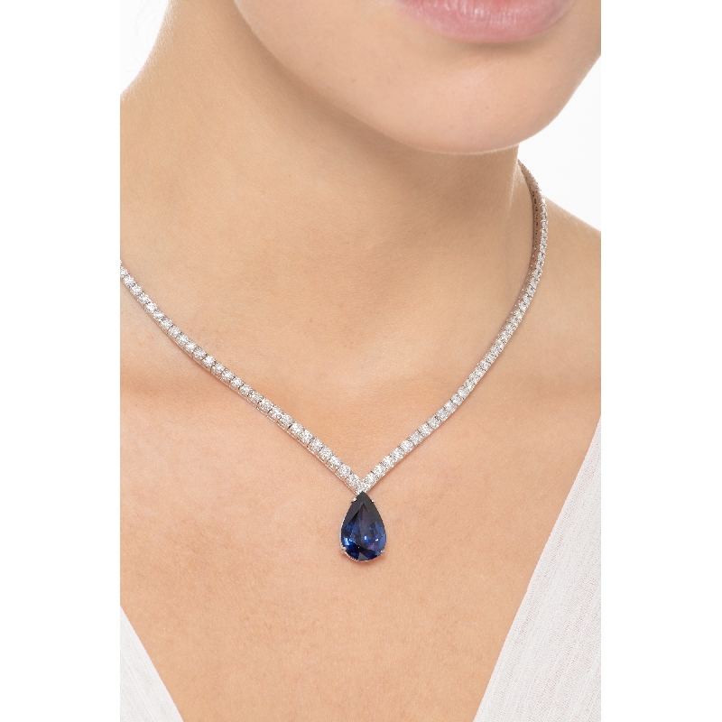 Collier tennis en or blanc 18k avec saphir bleu 12x18 mm et diamants