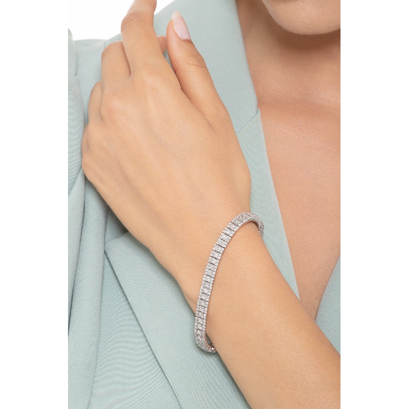 Bracelet rivière design en or blanc 18k avec diamants  Bracelet rivière design en or blanc 18k avec diamants