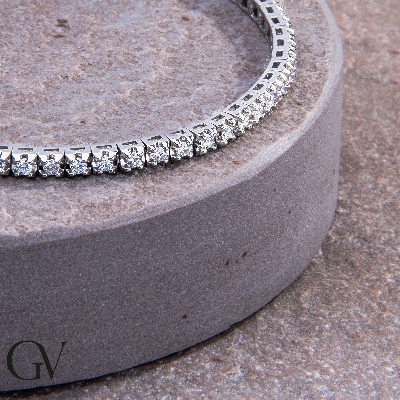 Bracelet modèle tennis en or blanc 18k et diamants