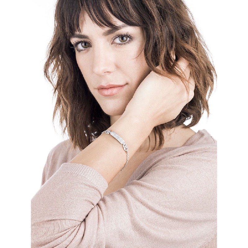 Bracelet en or blanc 18 carats avec des diamants Bracelet en or blanc 18 carats avec des diamants