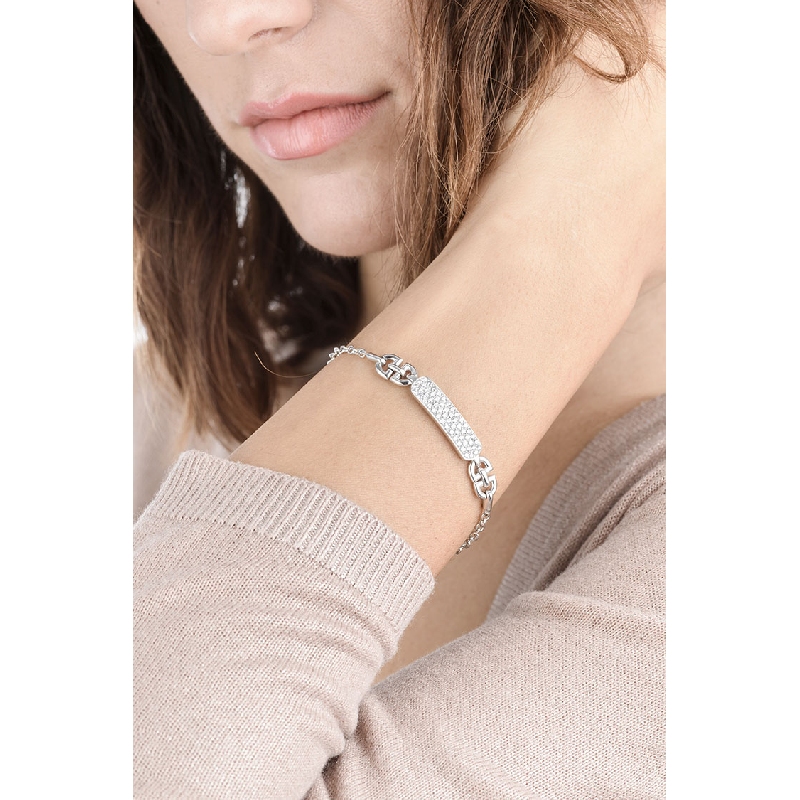 Bracelet en or blanc 18 carats avec des diamants Bracelet en or blanc 18 carats avec des diamants