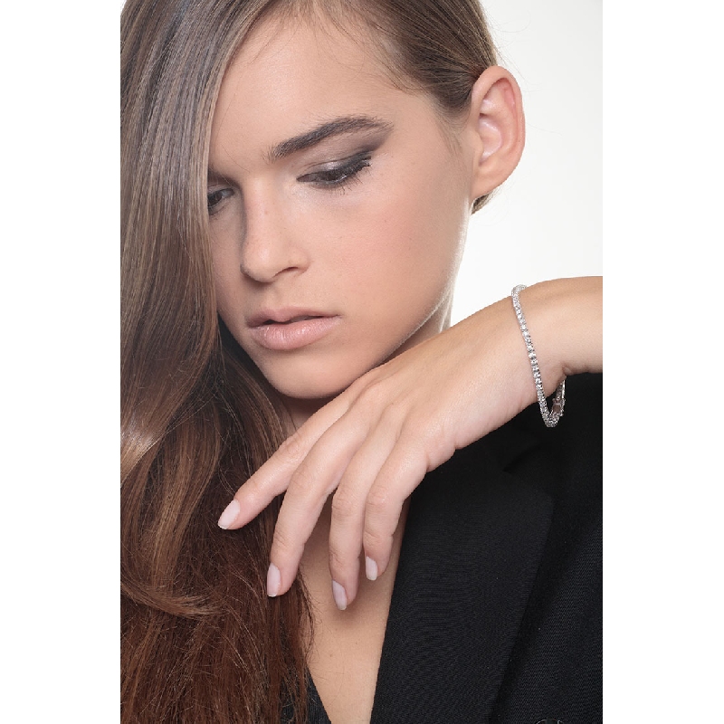 Bracelet modèle tennis en or blanc 18k et diamants Bracelet modèle tennis en or blanc 18k et diamants