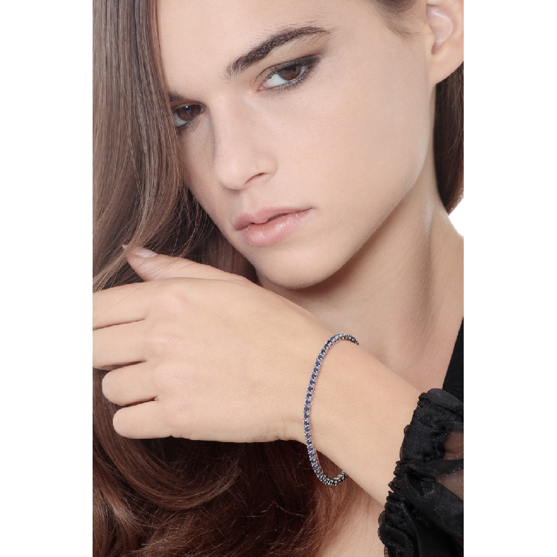 Bracelet Tennis en or blanc 18 carats avec des saphirs bleus Bracelet Tennis en or blanc 18 carats avec des saphirs bleus