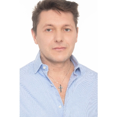 Collier avec croix pour homme en or blanc 18ct et diamants noirs