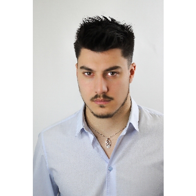 Collier pour homme avec croix en or blanc 18k et diamants